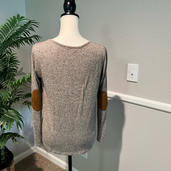 Stitch Fix Pink Clover Lightweight Pullover - Picture 3 of 4